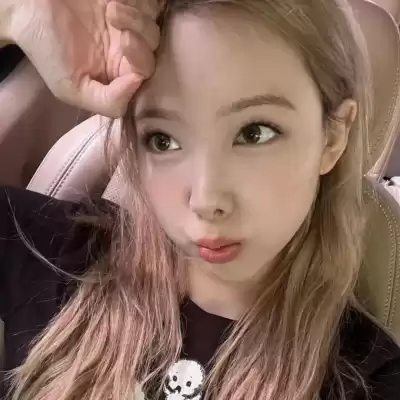 钟由希